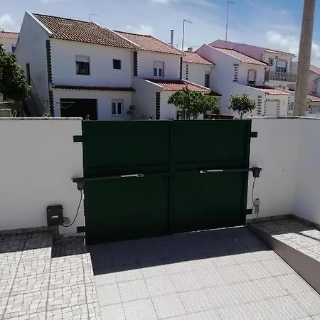 Moradia Santos Holiday home *